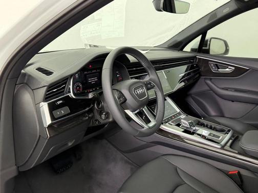 2026 Audi Q7 45 Premium