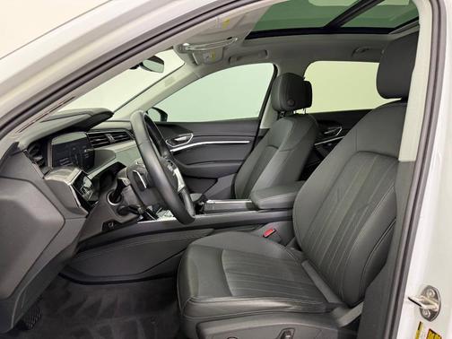 2021 Audi e-tron Premium Plus