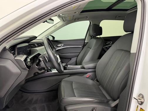 2021 Audi e-tron Premium Plus