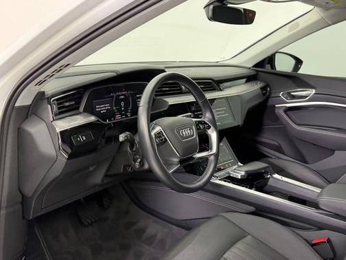 2021 Audi e-tron Premium Plus