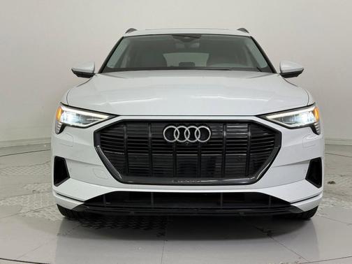 2021 Audi e-tron Premium Plus