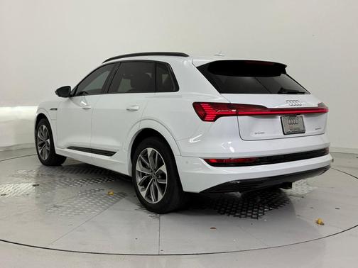 2021 Audi e-tron Premium Plus
