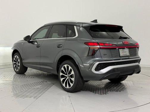 Daytona Gray Pearl Effect 2026 Audi Q3 S line
