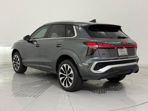 Daytona Gray Pearl Effect 2026 Audi Q3 S line