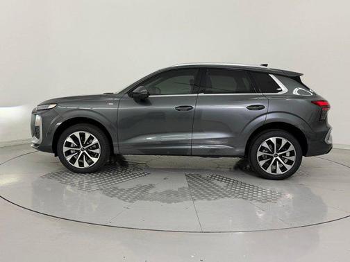 Daytona Gray Pearl Effect 2026 Audi Q3 S line