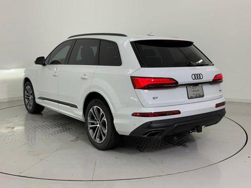 2026 Audi Q7 55 Premium