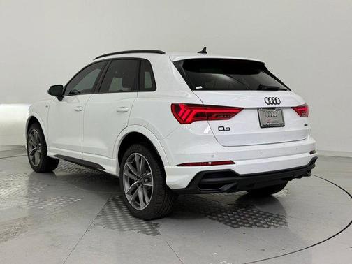 2025 Audi Q3 Premium 45 TFSI S line quattro Tiptronic