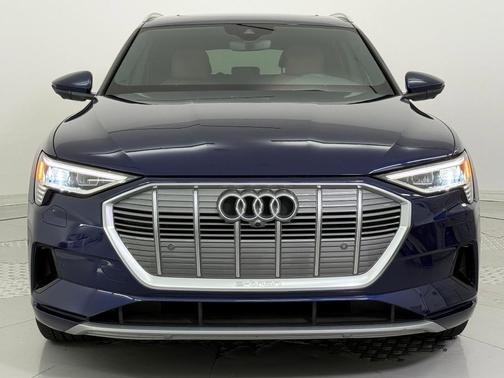 2022 Audi e-tron Premium Plus