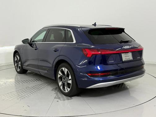 2022 Audi e-tron Premium Plus