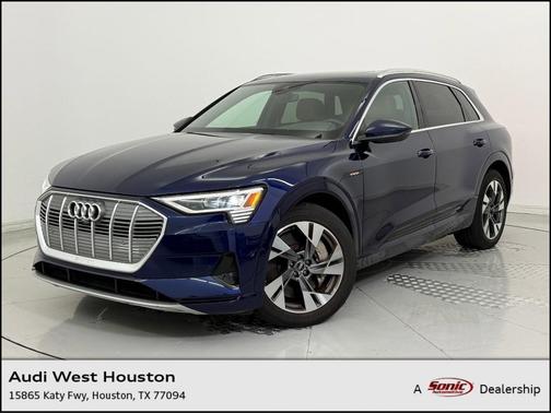 2022 Audi e-tron Premium Plus