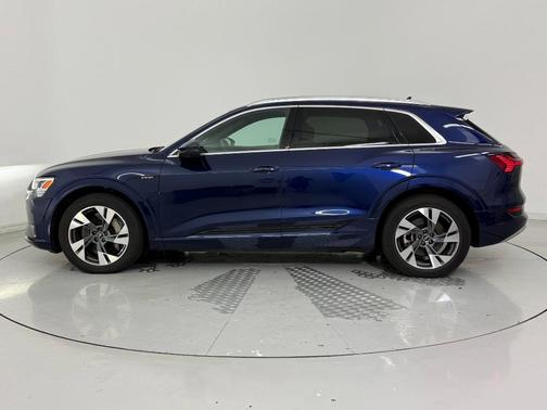 2022 Audi e-tron Premium Plus