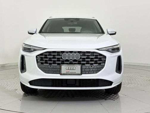 Glacier White Metallic 2026 Audi Q5 Premium Plus TFSI quattro S tronic