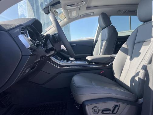 2025 Audi Q8 55 Premium
