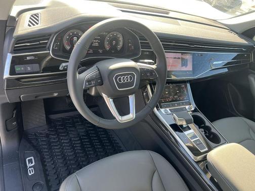 2025 Audi Q8 55 Premium