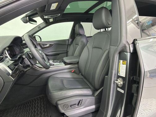 Daytona Gray Pearl Effect 2025 Audi Q8 55 Premium Plus