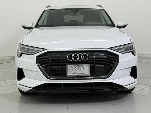 2022 Audi e-tron Premium