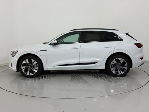 2022 Audi e-tron Premium