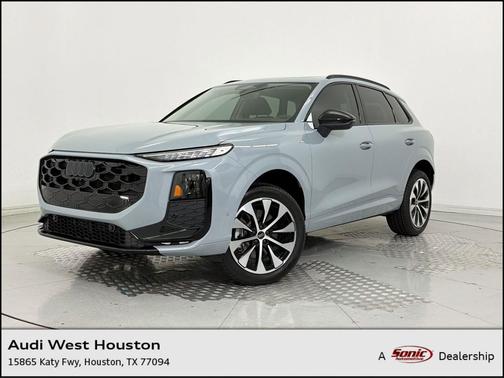 Arrow Gray Pearl Effect 2026 Audi Q3 TFSI quattro S tronic