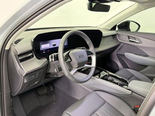 Arrow Gray Pearl Effect 2026 Audi Q3 TFSI quattro S tronic