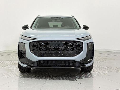 Arrow Gray Pearl Effect 2026 Audi Q3 TFSI quattro S tronic