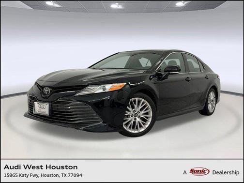 Midnight Black Metallic 2018 Toyota Camry XLE