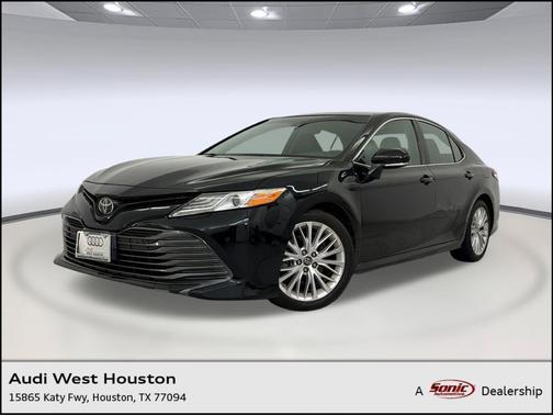Midnight Black Metallic 2018 Toyota Camry XLE