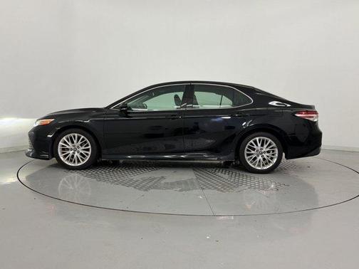 Midnight Black Metallic 2018 Toyota Camry XLE