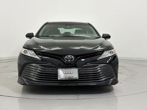 Midnight Black Metallic 2018 Toyota Camry XLE