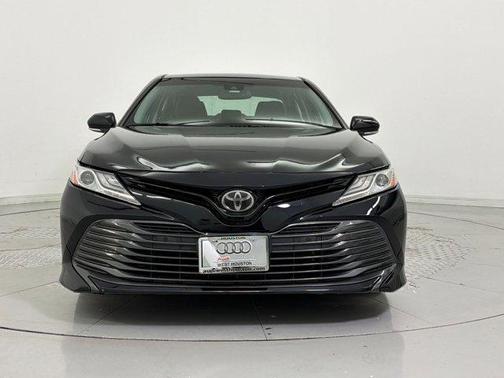 Midnight Black Metallic 2018 Toyota Camry XLE