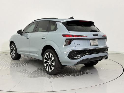 Arrow Gray Pearl Effect 2026 Audi Q3 TFSI quattro S tronic