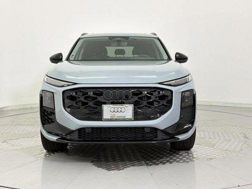 Arrow Gray Pearl Effect 2026 Audi Q3 TFSI quattro S tronic