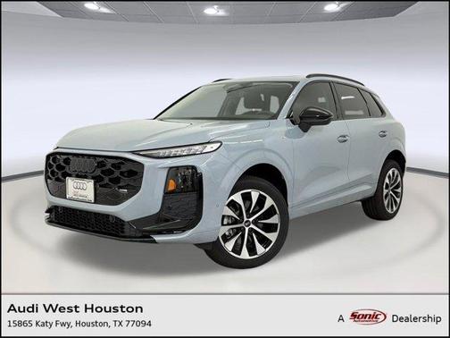 Arrow Gray Pearl Effect 2026 Audi Q3 TFSI quattro S tronic