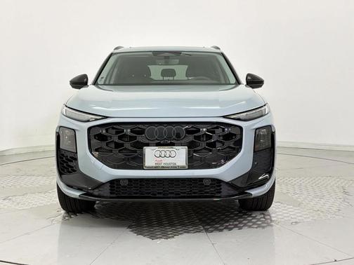 Arrow Gray Pearl Effect 2026 Audi Q3 TFSI quattro S tronic