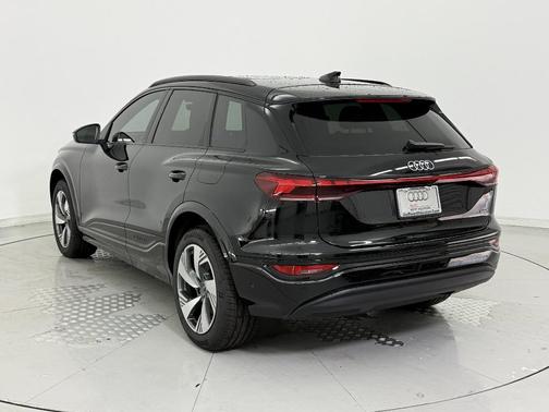 2025 Audi Q6 e-tron Premium Plus quattro