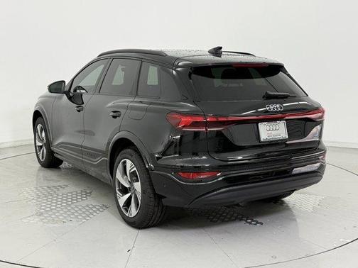 2025 Audi Q6 e-tron Premium Plus quattro