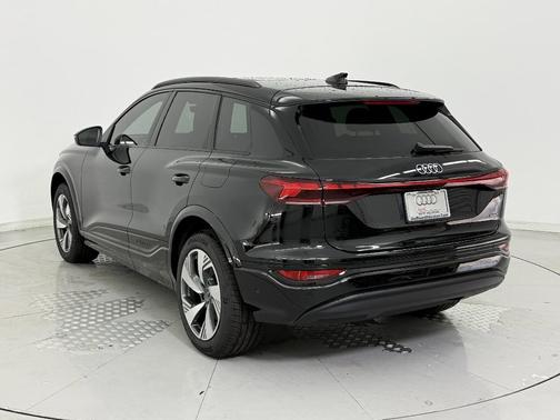 2025 Audi Q6 e-tron Premium Plus quattro