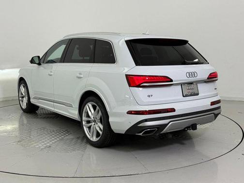 2025 Audi Q7 55 Premium Plus