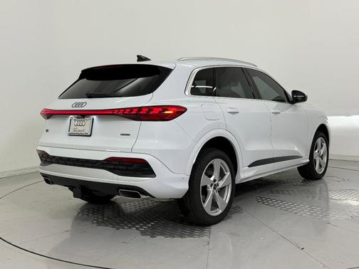 2025 Audi Q5 Premium Plus TFSI quattro S tronic