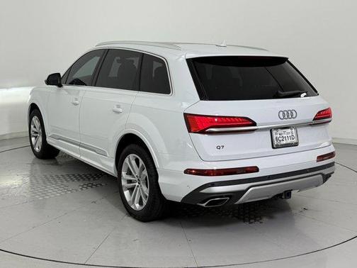 2025 Audi Q7 55 Premium Plus