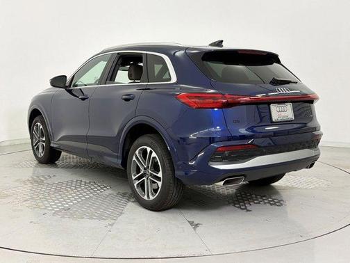 Navarra Blue Metallic 2025 Audi Q5 Premium TFSI quattro S tronic