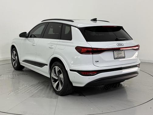 2025 Audi Q6 e-tron Premium quattro
