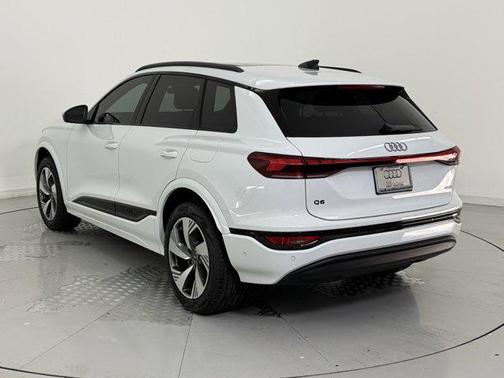 2025 Audi Q6 e-tron Premium quattro