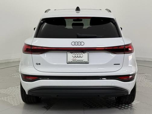 2025 Audi Q6 e-tron Premium quattro