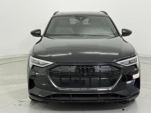2022 Audi e-tron Premium Plus