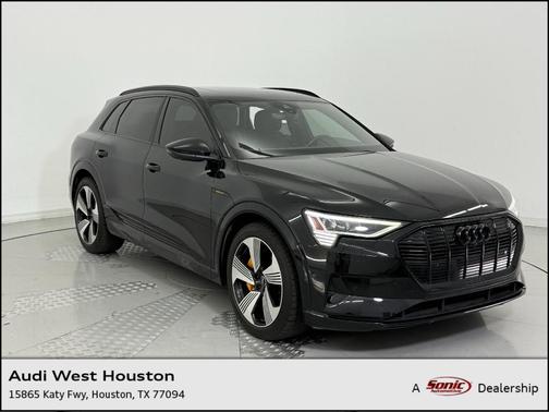 2022 Audi e-tron Premium Plus