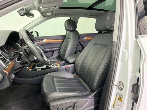 Arkona White 2024 Audi Q5 40 Premium