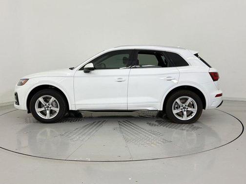 Arkona White 2024 Audi Q5 40 Premium