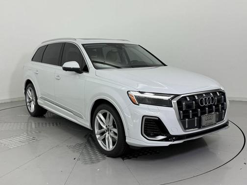 2025 Audi Q7 55 Premium Plus