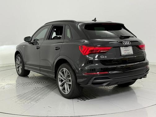 2025 Audi Q3 Premium 45 TFSI S line quattro Tiptronic