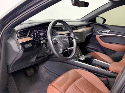 2022 Audi e-tron Premium